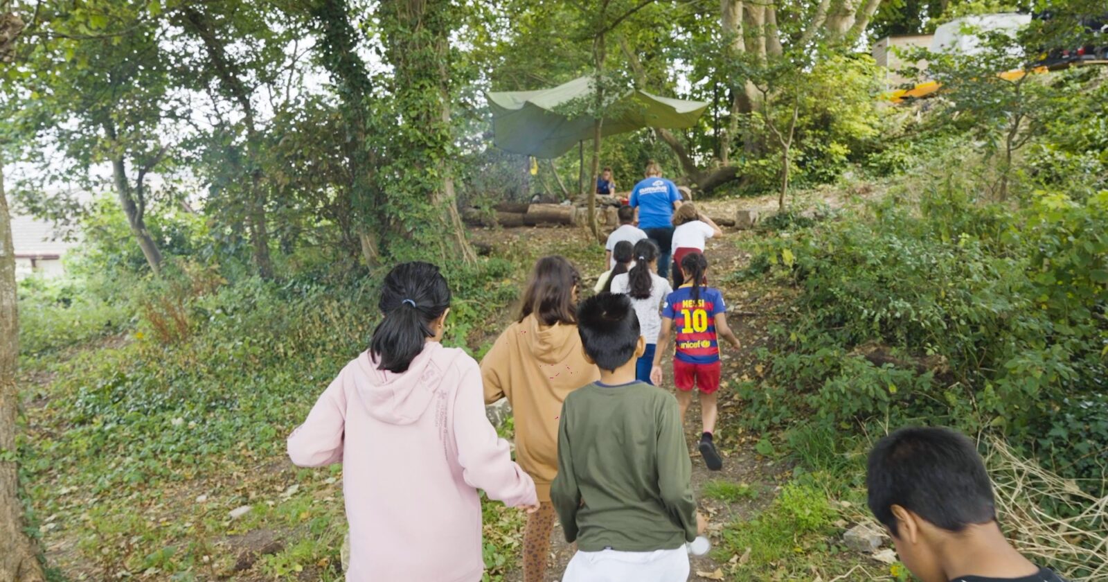 students walking to bushcraft session